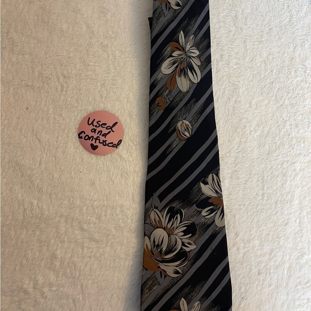 Elegant Floral Striped Tie - Black and Brown - Picture 3 of 6
